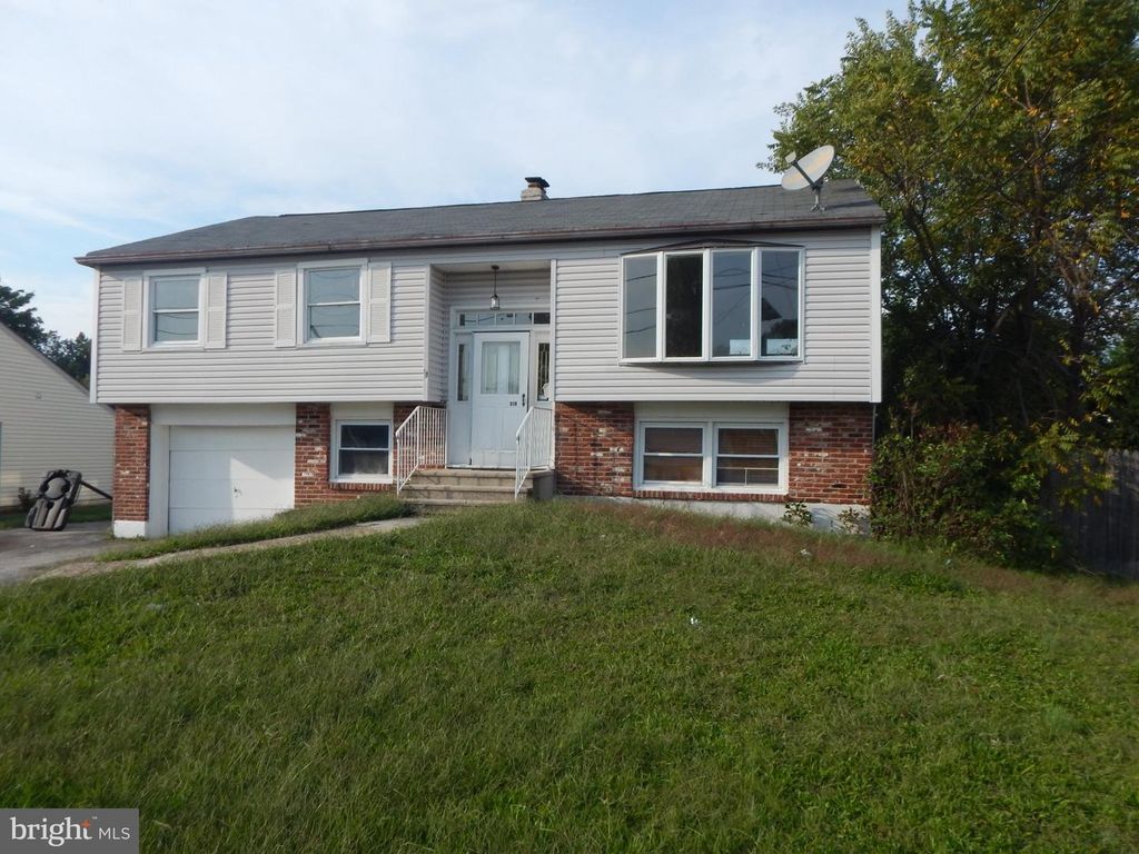 319 MONROE AVE, Edgewater Park, NJ 08010