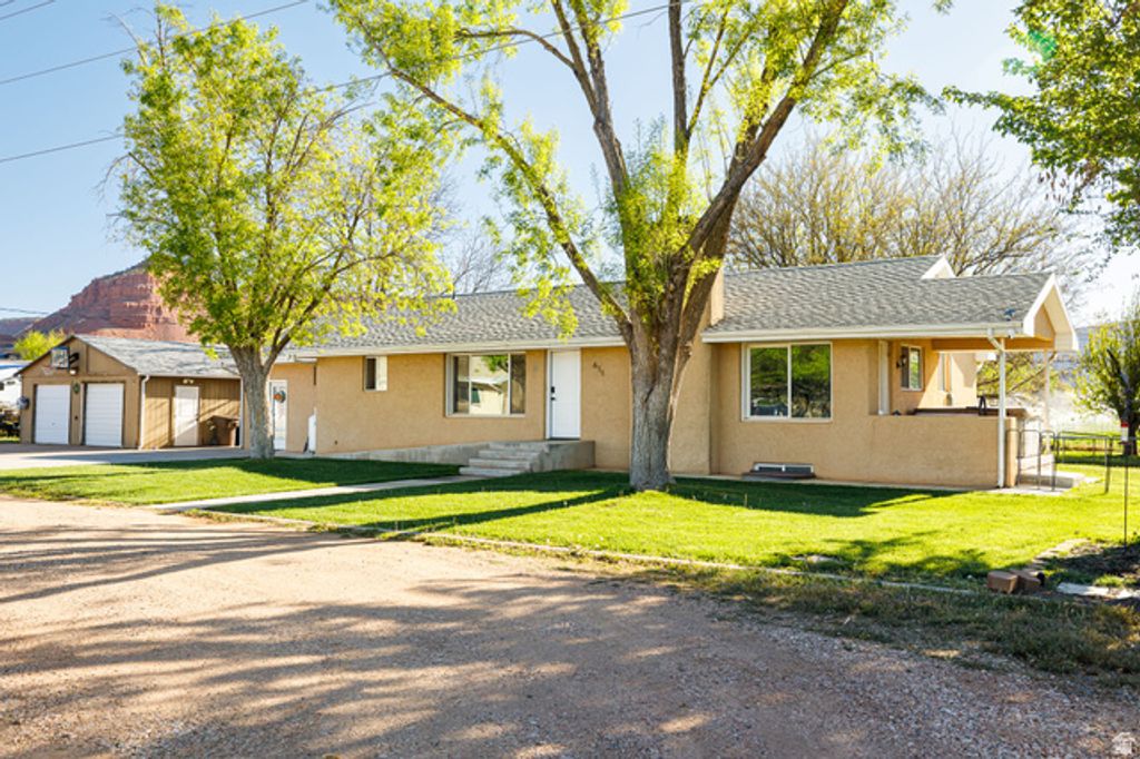 Image 3 of property listing at 611 S 175 E, Kanab, UT 84741