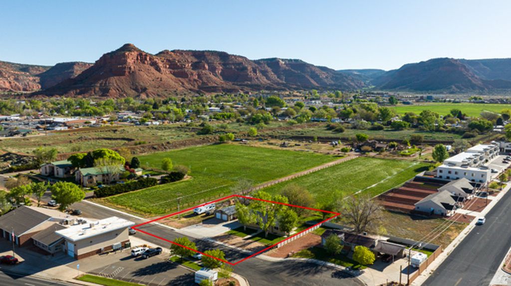 Image 4 of property listing at 611 S 175 E, Kanab, UT 84741