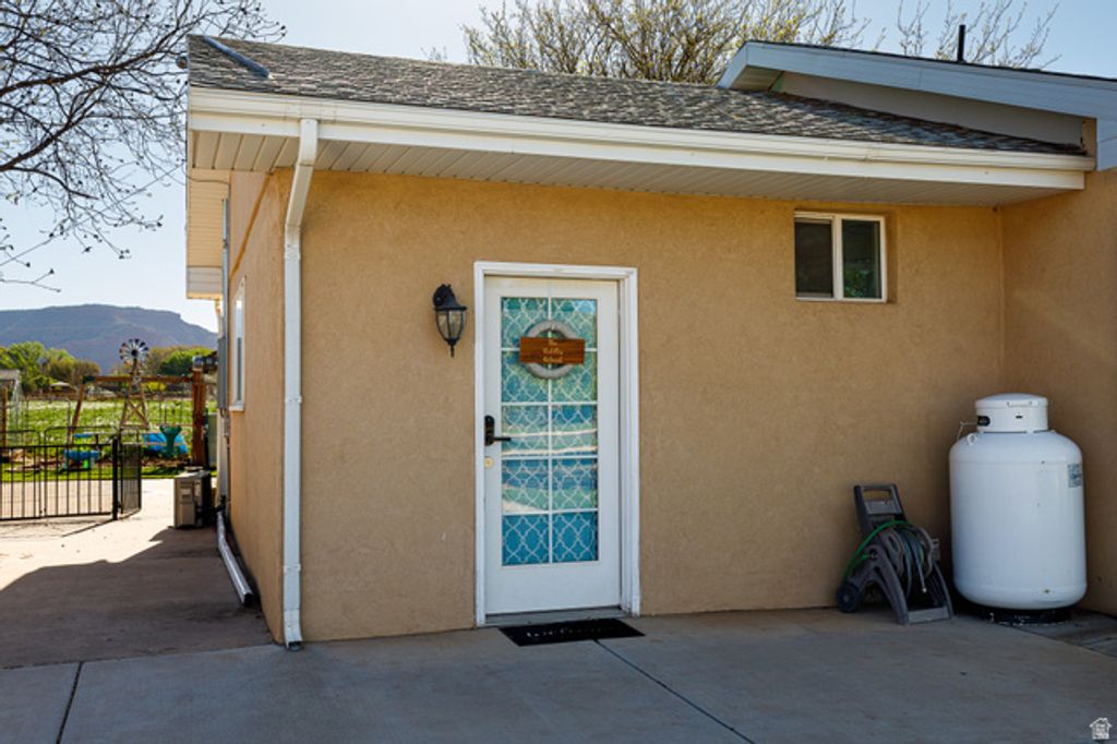 Image 5 of property listing at 611 S 175 E, Kanab, UT 84741