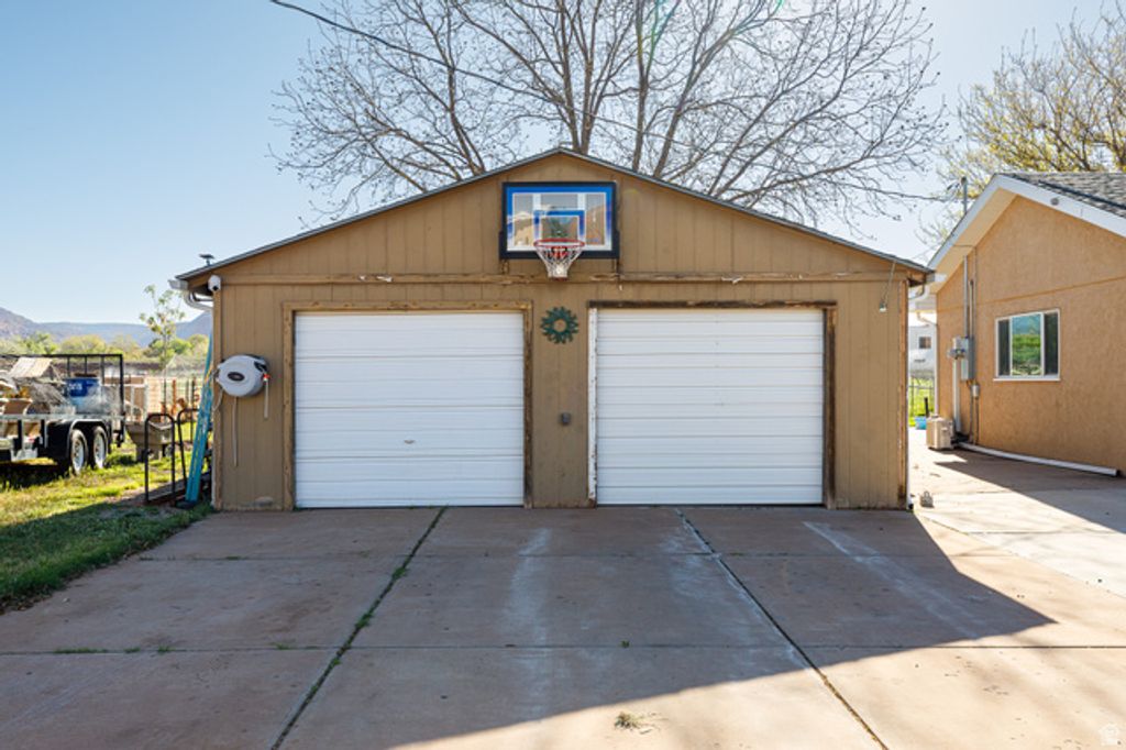 Image 6 of property listing at 611 S 175 E, Kanab, UT 84741
