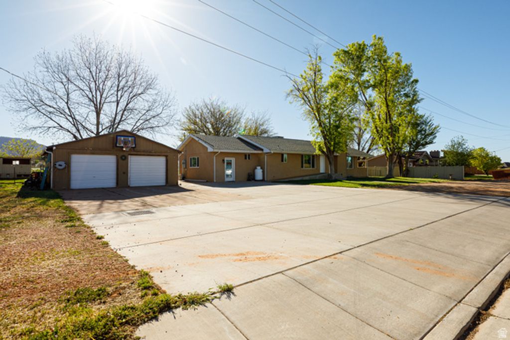 Image 7 of property listing at 611 S 175 E, Kanab, UT 84741