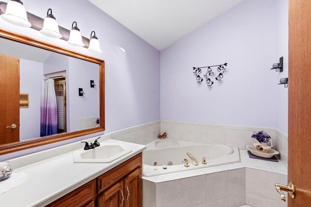 489 Braatz DRIVE, Kewaskum, WI 53040