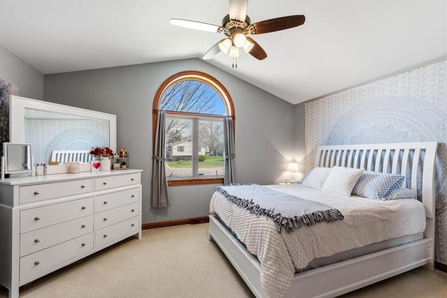 489 Braatz DRIVE, Kewaskum, WI 53040