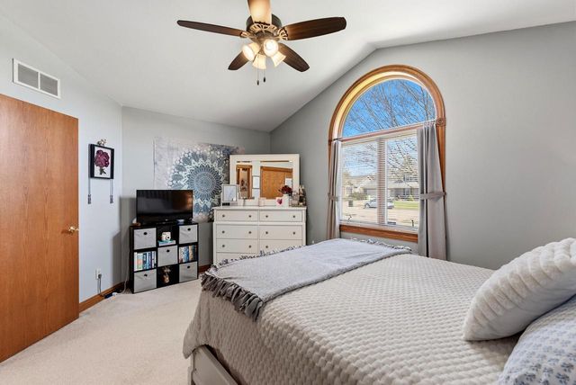 489 Braatz DRIVE, Kewaskum, WI 53040
