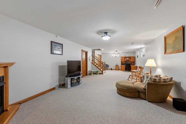 489 Braatz DRIVE, Kewaskum, WI 53040