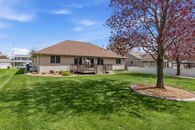 489 Braatz DRIVE, Kewaskum, WI 53040