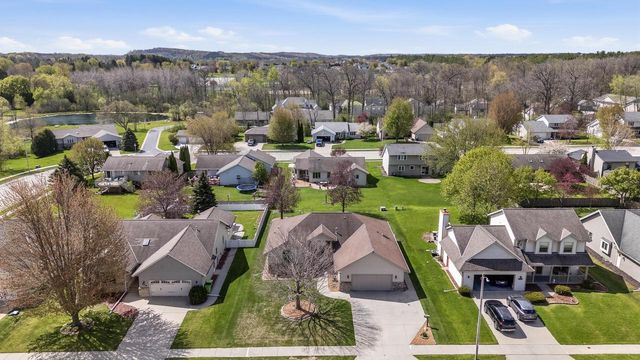 489 Braatz DRIVE, Kewaskum, WI 53040