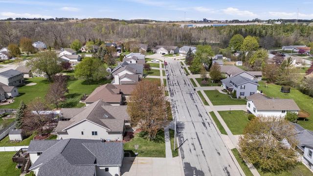489 Braatz DRIVE, Kewaskum, WI 53040