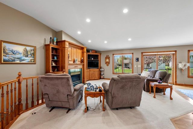 489 Braatz DRIVE, Kewaskum, WI 53040