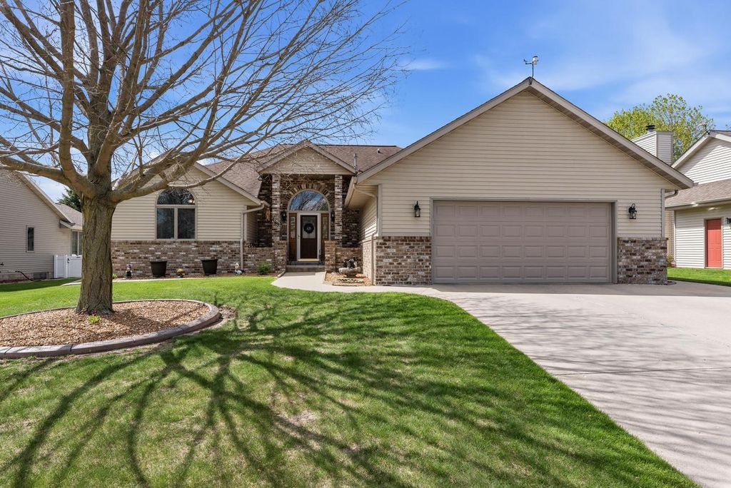 489 Braatz DRIVE, Kewaskum, WI 53040