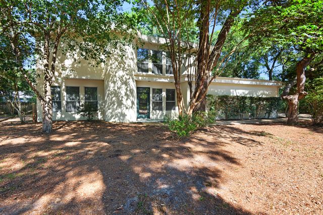 905 Woodbriar Court, Fort Walton Beach, FL 32547
