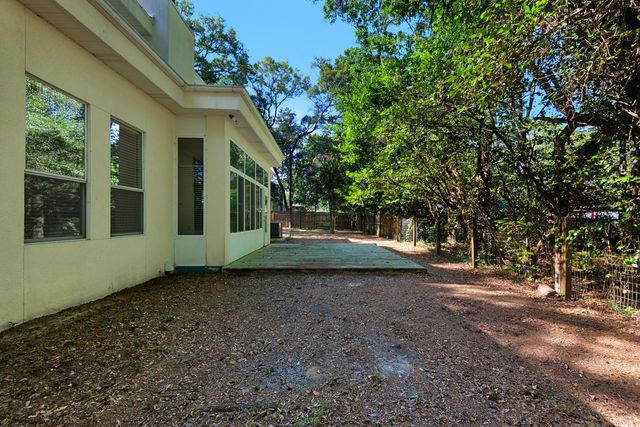 905 Woodbriar Court, Fort Walton Beach, FL 32547
