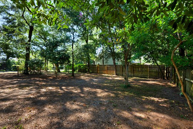 905 Woodbriar Court, Fort Walton Beach, FL 32547