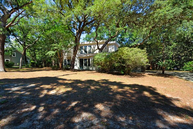 905 Woodbriar Court, Fort Walton Beach, FL 32547