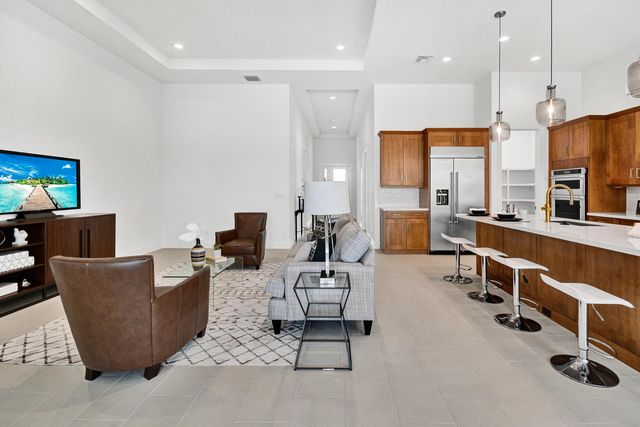 10005 Driftwood Way, Palm Beach Gardens, FL 33412