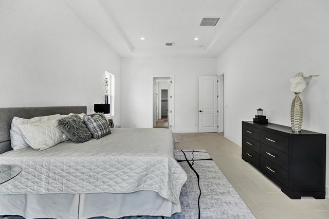 10005 Driftwood Way, Palm Beach Gardens, FL 33412