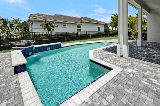 10005 Driftwood Way, Palm Beach Gardens, FL 33412