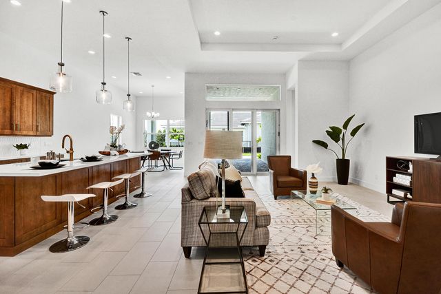 10005 Driftwood Way, Palm Beach Gardens, FL 33412