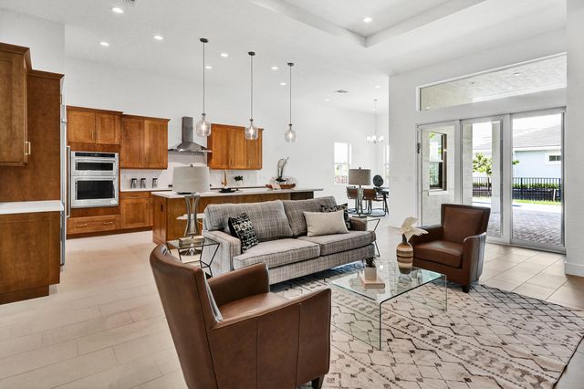 10005 Driftwood Way, Palm Beach Gardens, FL 33412