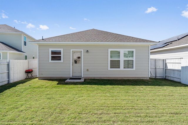 122 Bluestem DR, Elgin, TX 78621