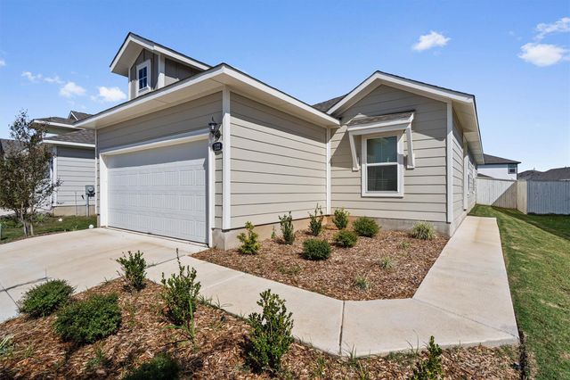 122 Bluestem DR, Elgin, TX 78621