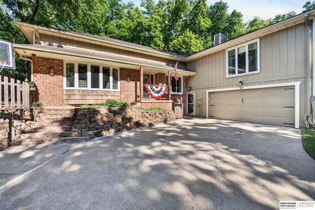 409 Greenbriar Court, Bellevue, NE 68005