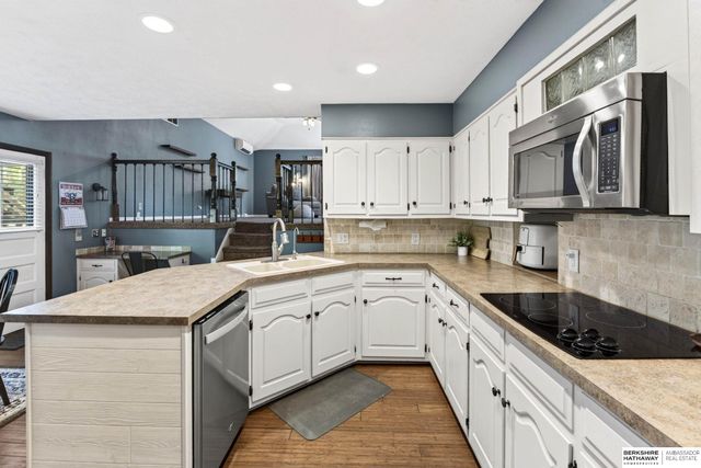 409 Greenbriar Court, Bellevue, NE 68005
