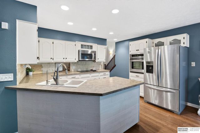 409 Greenbriar Court, Bellevue, NE 68005