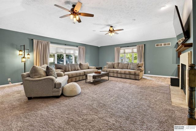 409 Greenbriar Court, Bellevue, NE 68005
