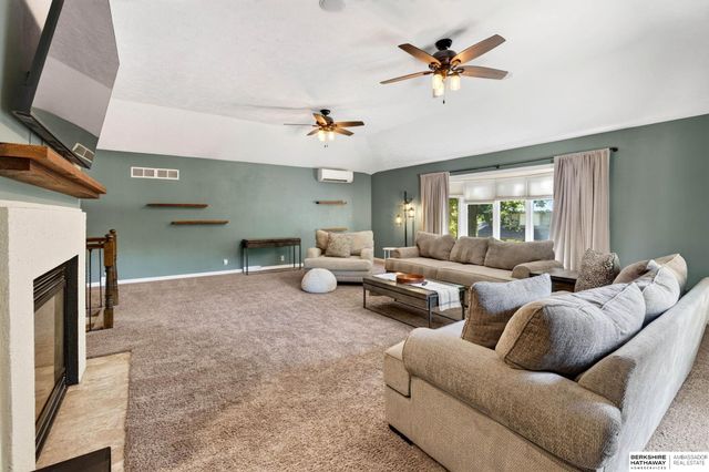 409 Greenbriar Court, Bellevue, NE 68005