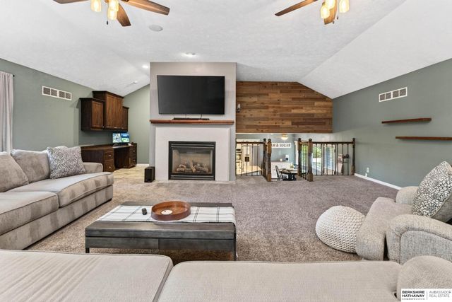 409 Greenbriar Court, Bellevue, NE 68005