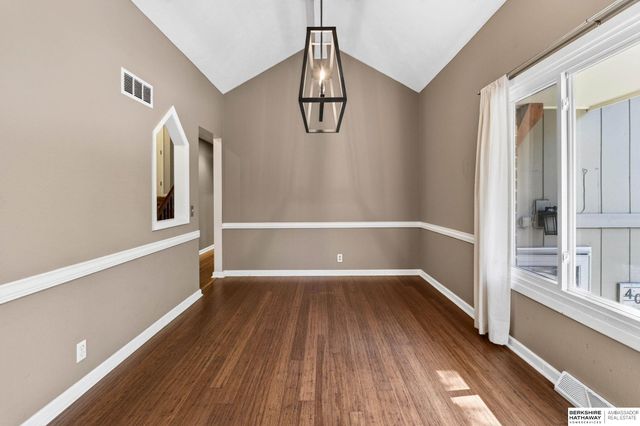 409 Greenbriar Court, Bellevue, NE 68005