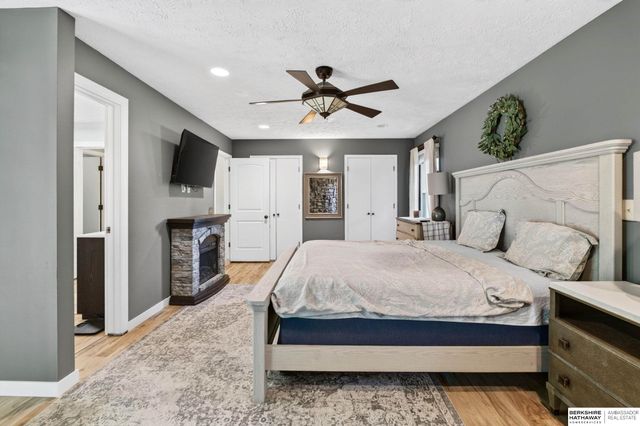 409 Greenbriar Court, Bellevue, NE 68005