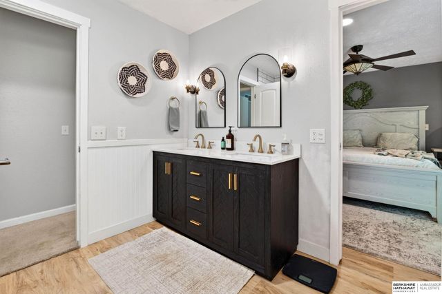 409 Greenbriar Court, Bellevue, NE 68005