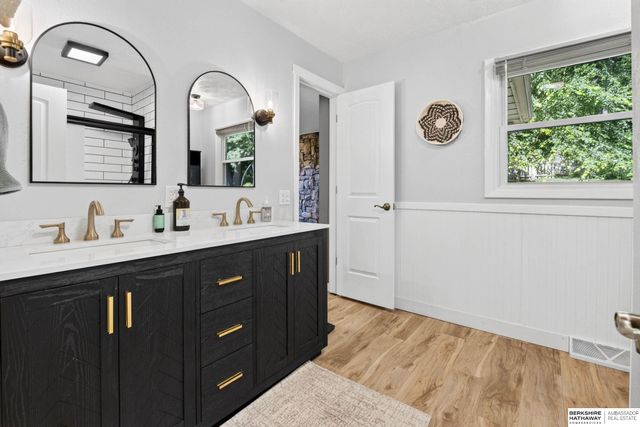 409 Greenbriar Court, Bellevue, NE 68005