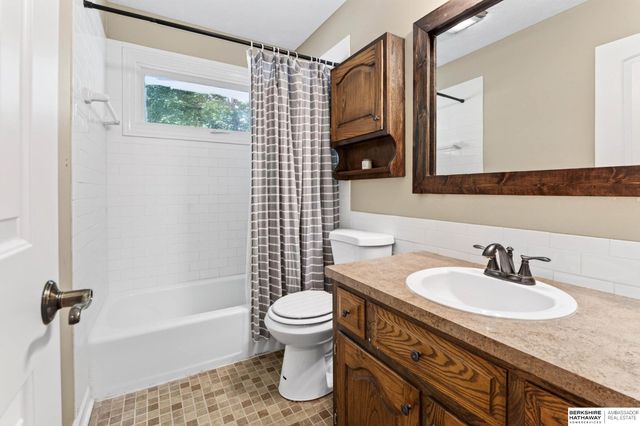 409 Greenbriar Court, Bellevue, NE 68005