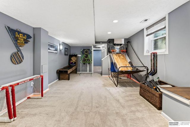 409 Greenbriar Court, Bellevue, NE 68005