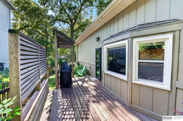 409 Greenbriar Court, Bellevue, NE 68005