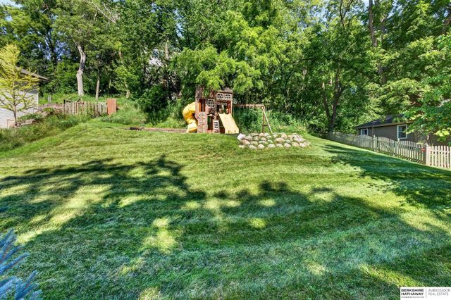 409 Greenbriar Court, Bellevue, NE 68005