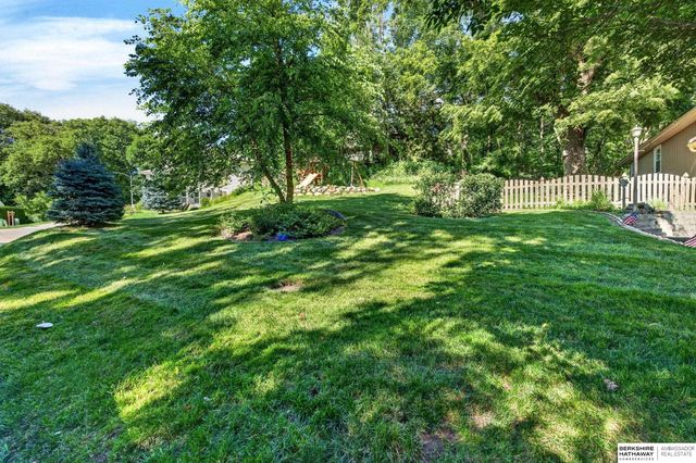 409 Greenbriar Court, Bellevue, NE 68005