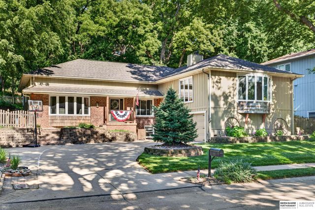 409 Greenbriar Court, Bellevue, NE 68005