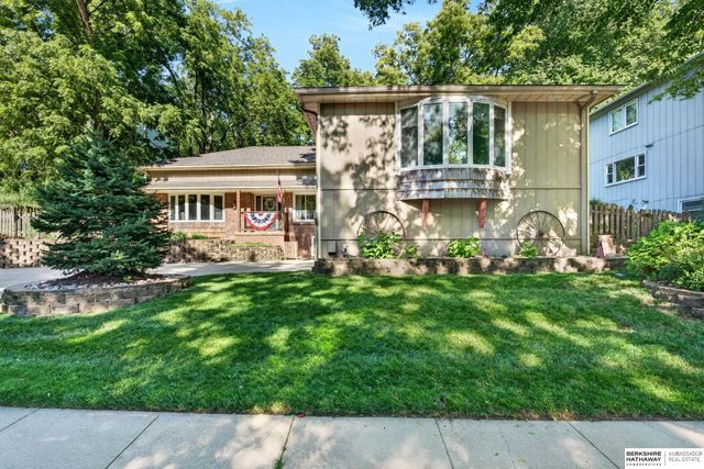 409 Greenbriar Court, Bellevue, NE 68005
