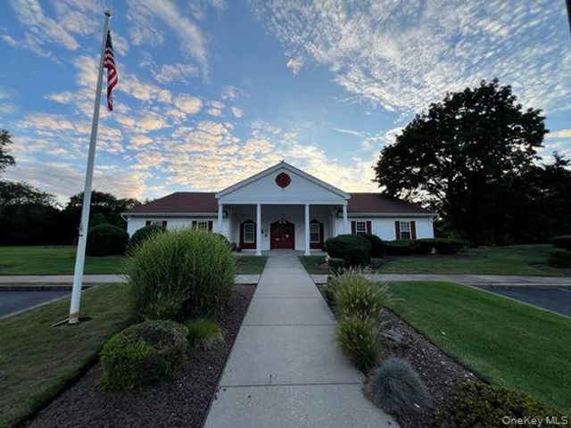 19 Delaware Court, Coram, NY 11727