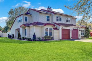 19 Delaware Court, Coram, NY 11727