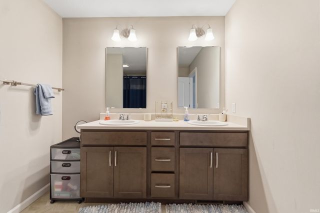 5218 Pigeon Creek Court, Fort Wayne, IN 46825