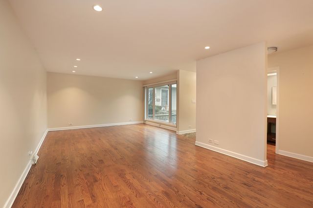 1150 Meadow Road, Northbrook, IL 60062