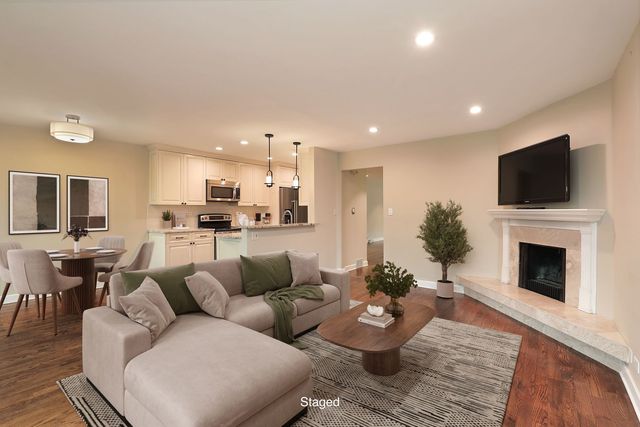 1150 Meadow Road, Northbrook, IL 60062