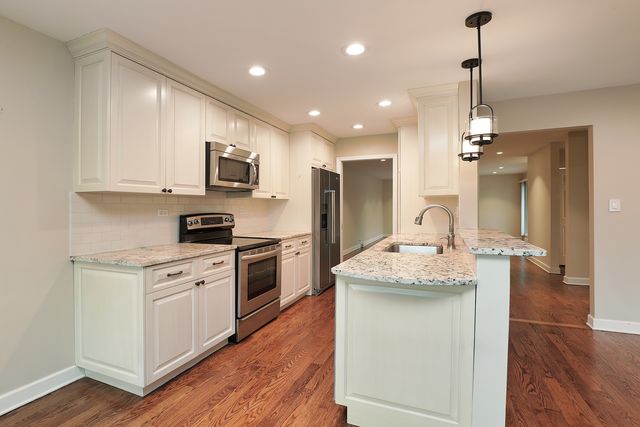 1150 Meadow Road, Northbrook, IL 60062