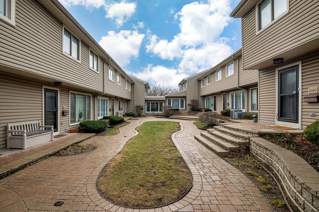 1150 Meadow Road, Northbrook, IL 60062